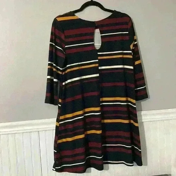 Bobbie & Brooks Dress - Picture 2 of 4